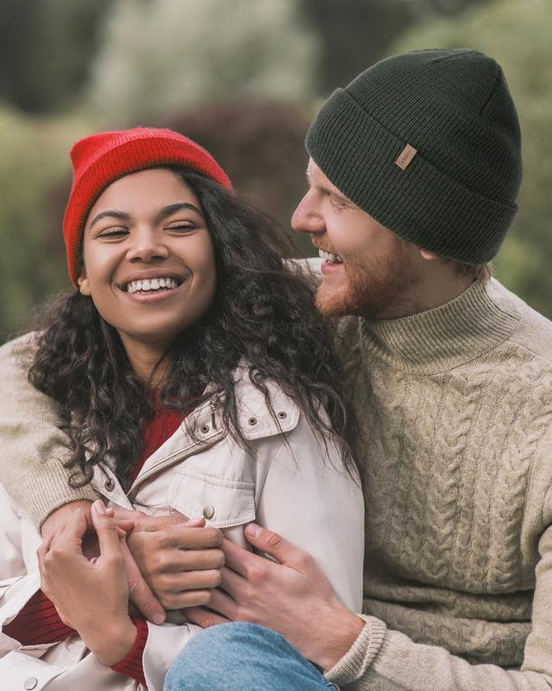 Stay cozy this winter with the FURTALK Cuffed Beanie! Perfect for everyone, this stylish knit skull cap is your new go-to for warmth on the slopes! 🧢❄️ #WinterFashion #BeanieSeason